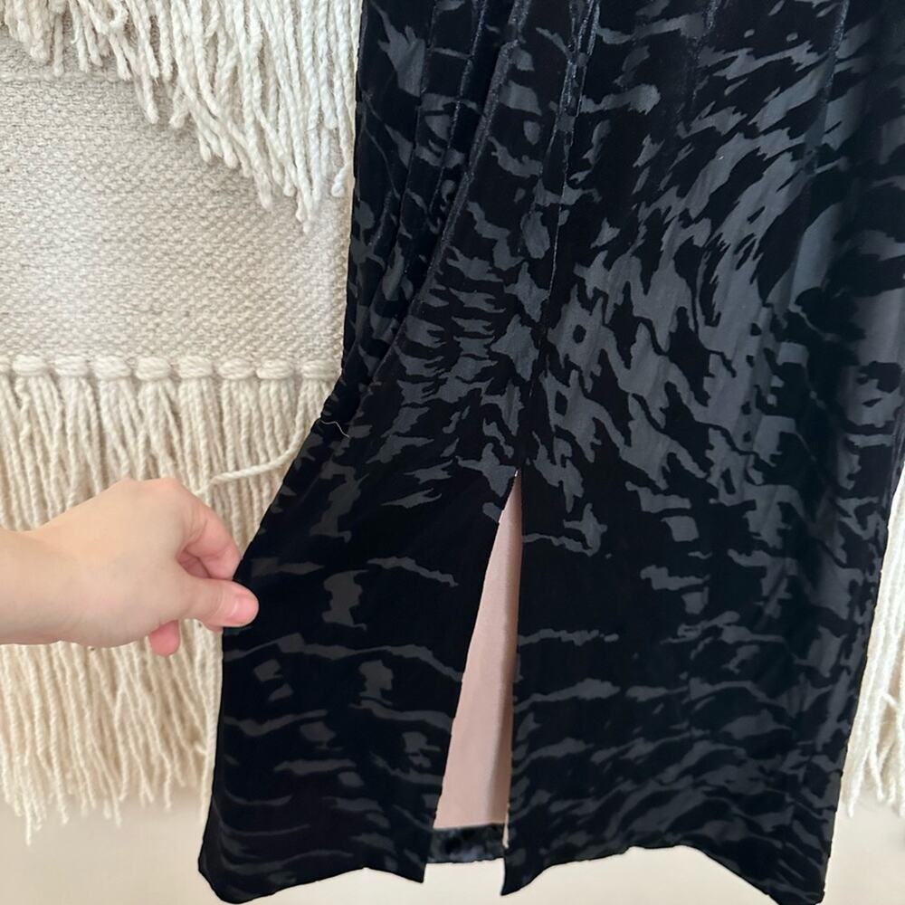 Dress the Population Velvet Halter Dress - Picture 5 of 6